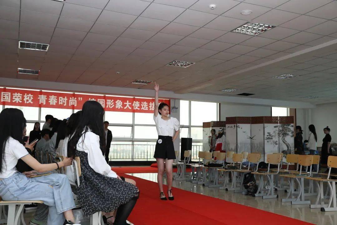 海上“激战”2小时，一艘美国军舰被击中，2艘商船被迫逃离